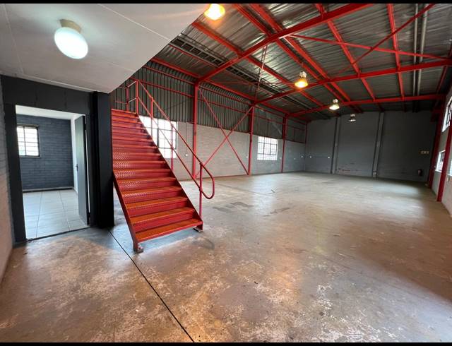 282M² WAREHOUSE TO LET IN STRIJDOMPARK